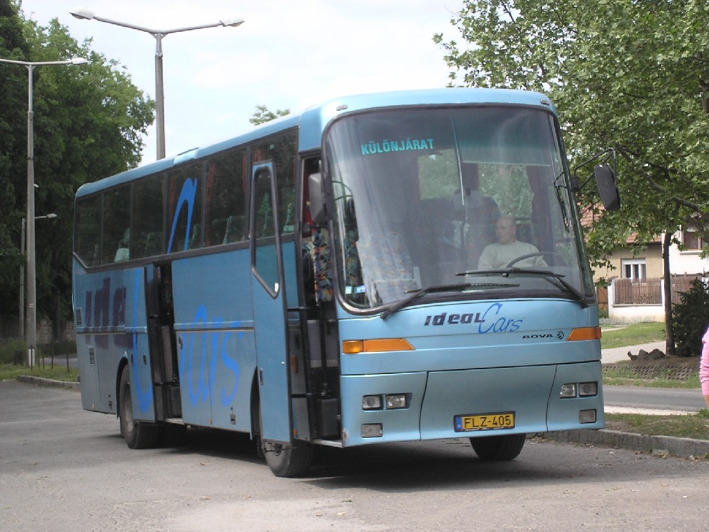 Kiránduló buszunk Vácrátóton