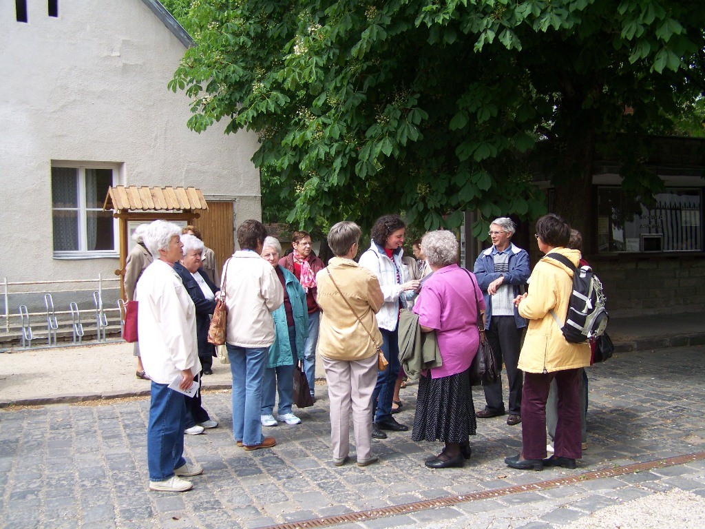 Az arborétum bejáratánál 