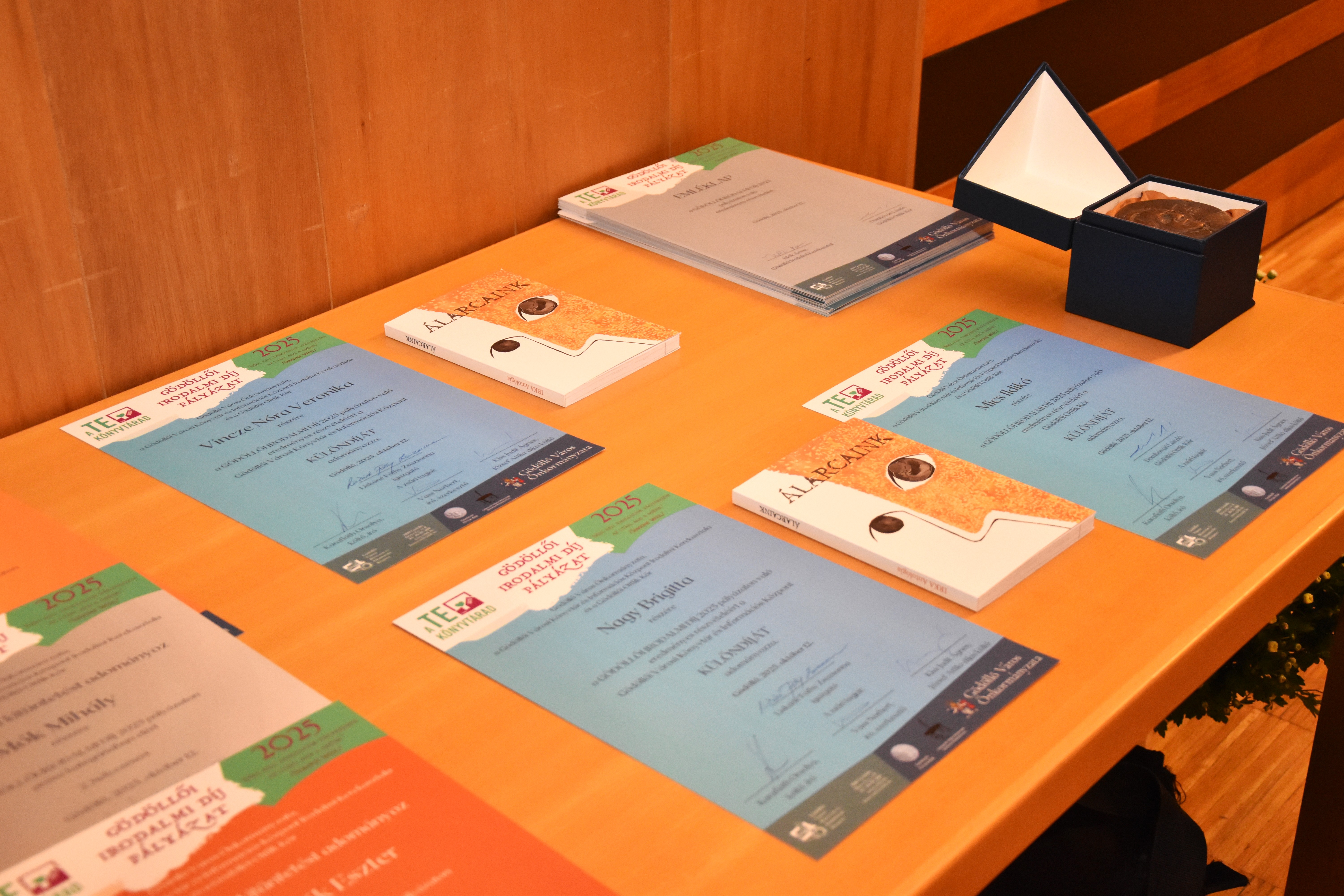 Az oklevelek és az Ottlik Díj