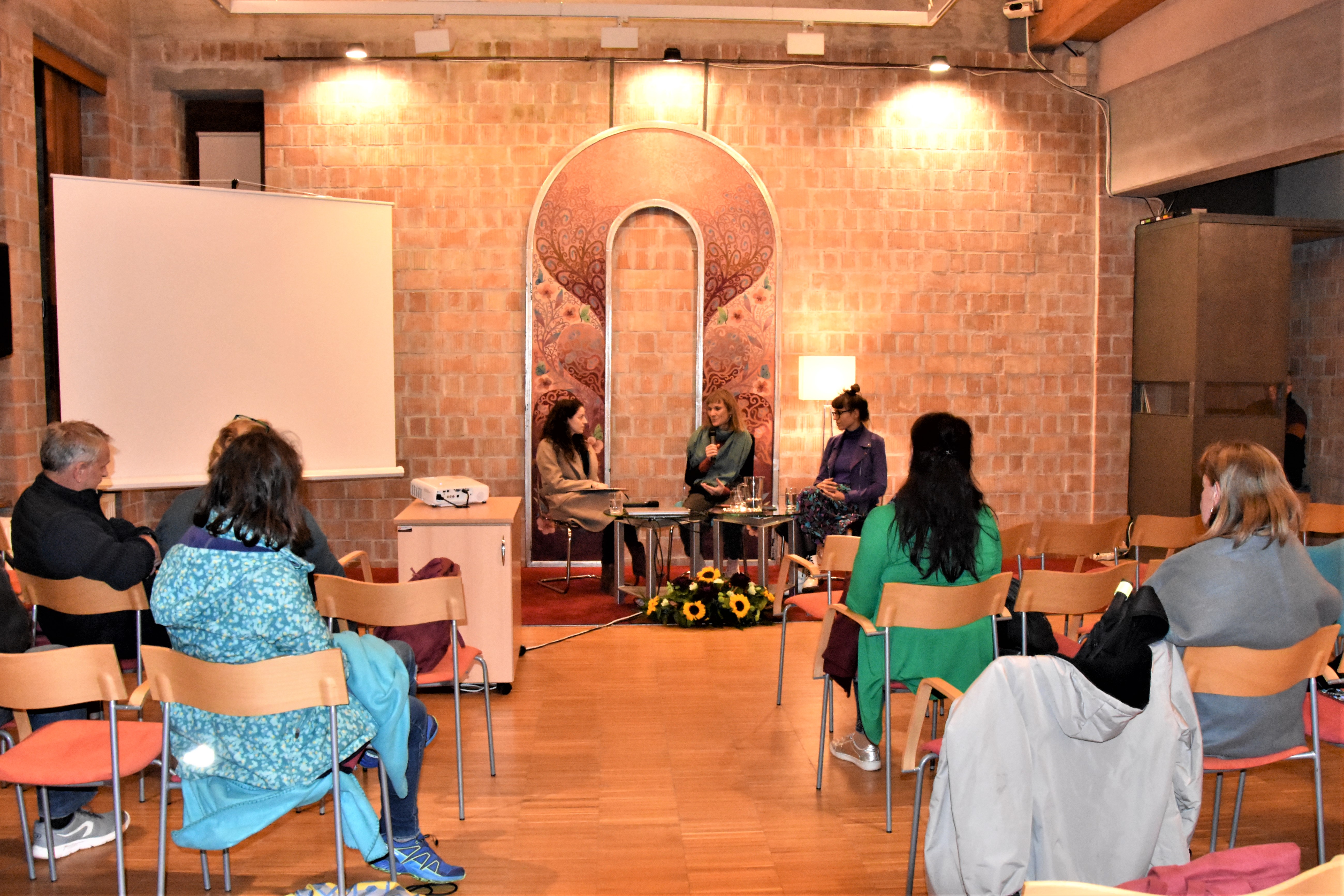 Anyáim története filmvetítés és beszélgetés