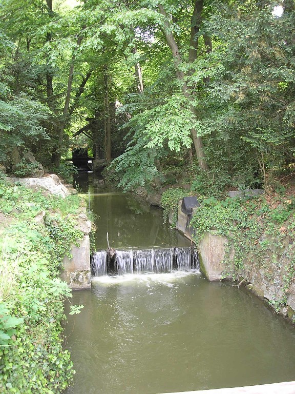 Szilas-patak vízimalommal és kis vízeséssel